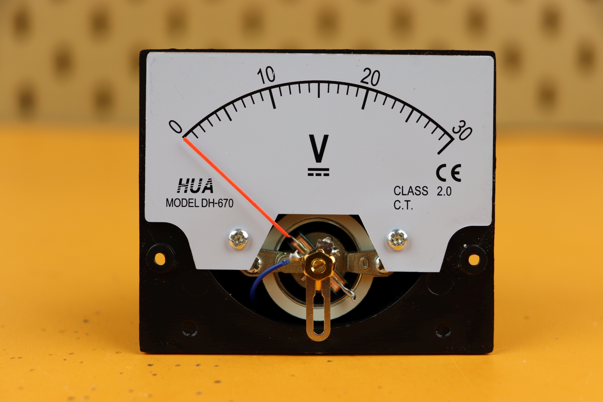 DC 0-150V Analog Panel Voltage Gauge Volt Meter 65C5 2.5% Error